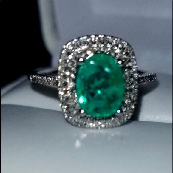 14k W Gold .94ct Oval Emerald & Diamonds Ring s5.5 - Picture 2 of 7